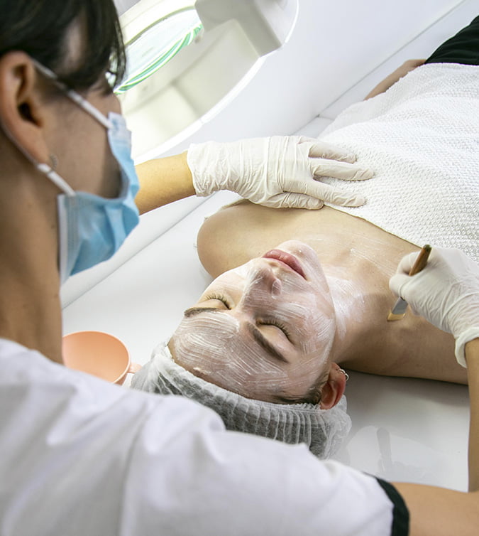 Cómo se realiza el peeling facial